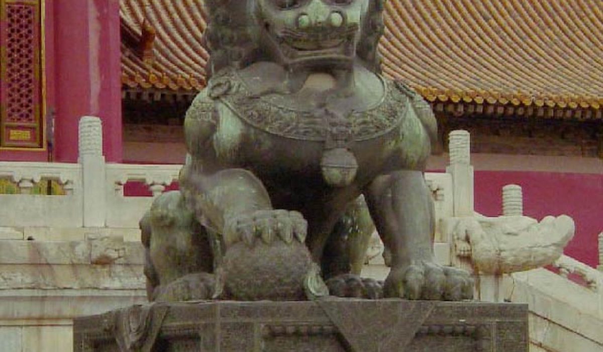 pets guards guarding the chinese forbidden city